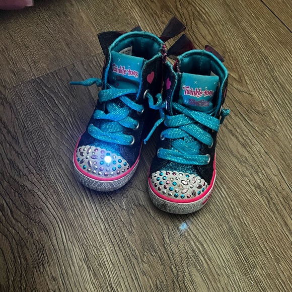 Kids Twinkle Toes Light Up Shoes - Picture 3 of 5